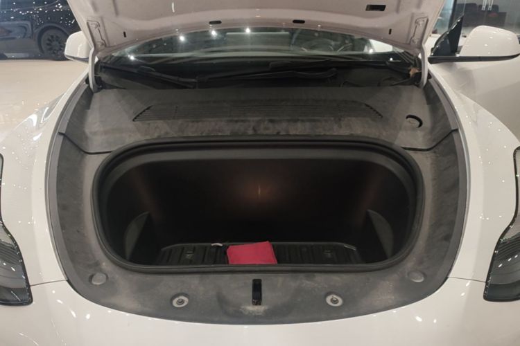 Tesla Model Y 2021 #20 Tesla Model Y 2021 car image #20