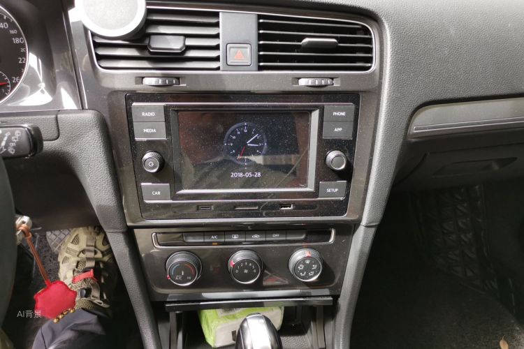 Volkswagen Golf 2018 car image #15