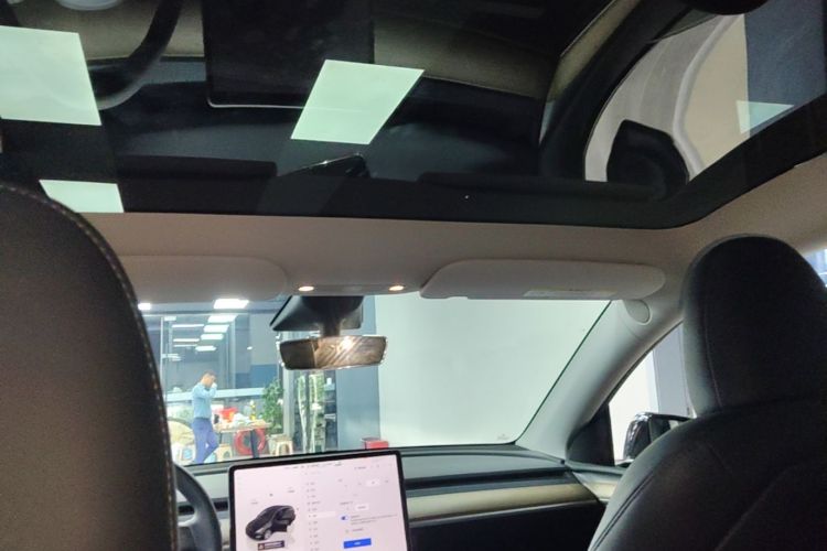 Tesla Model Y 2022 car image #18
