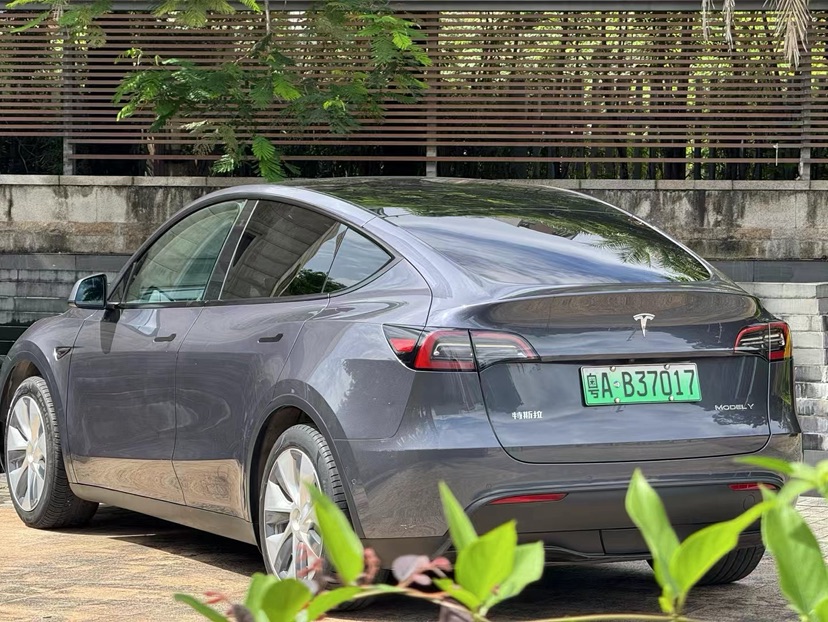 Tesla Model Y 2022 car image #4