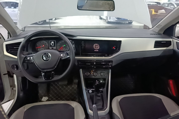 Volkswagen Polo 2022 car image #10