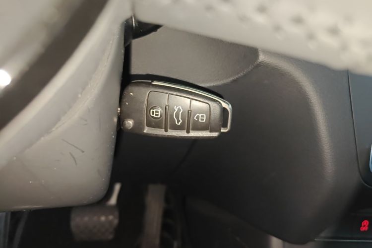 Audi Q3 2017 car image #9