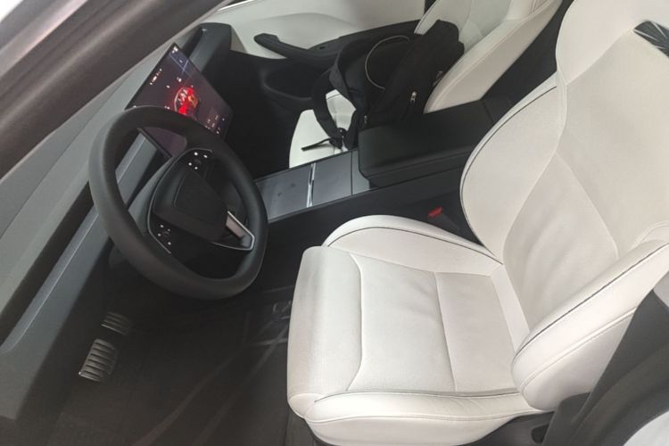 Tesla Model 3 2024 car image #15