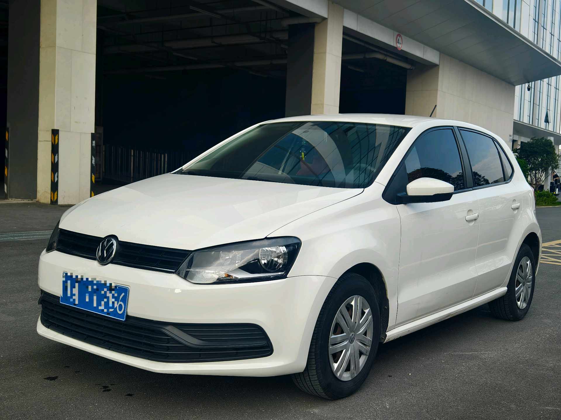 Volkswagen Polo 2019 car image 