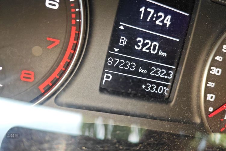 Audi Q3 2018 car image #14