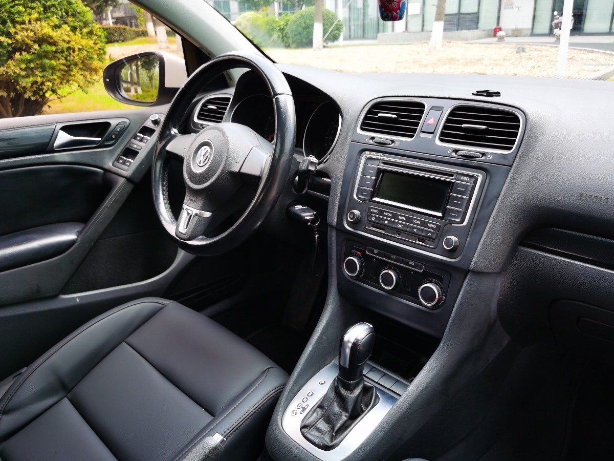 Volkswagen Golf 2013 car image #13