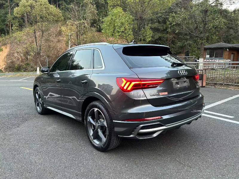 Audi Q3 2021 car image #5