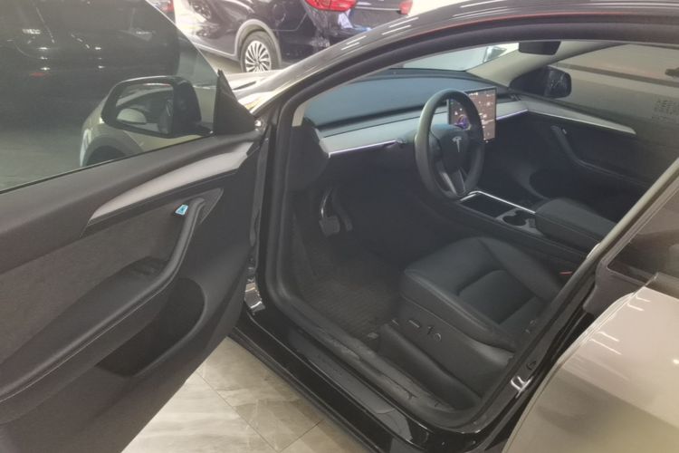 Tesla Model Y 2024 #16 Tesla Model Y 2024 car image #16