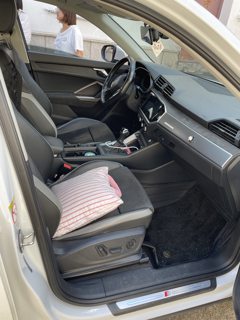 Audi Q3 2021 car image #7