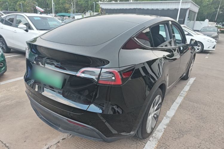 Tesla Model Y 2023 car image #7