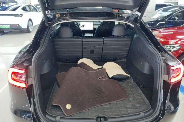 Tesla Model Y 2022 car image #21