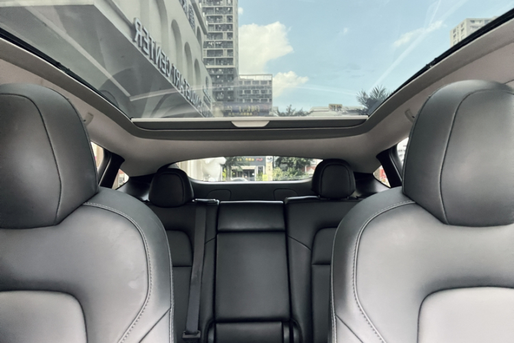 Tesla Model Y 2022 car image #11