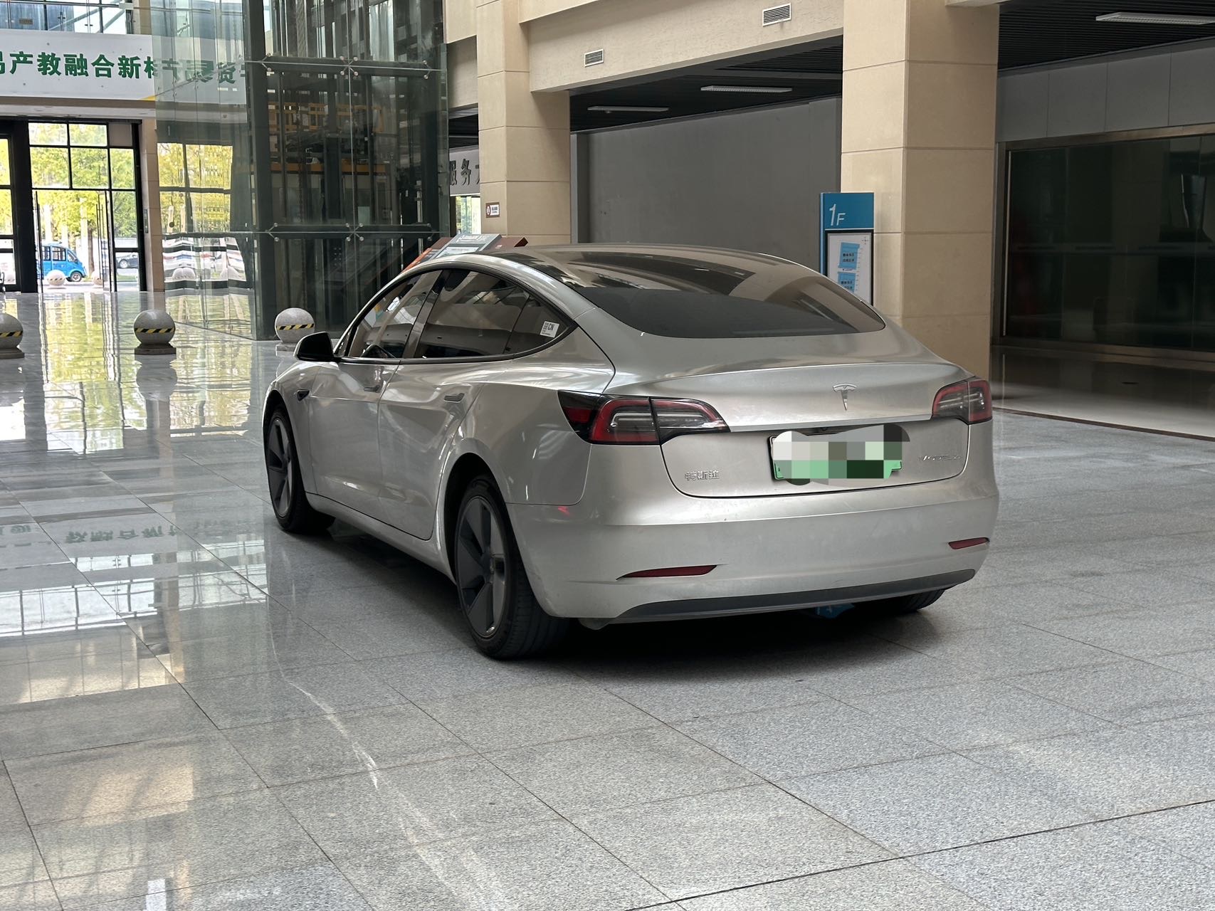 特斯拉 Model 3 2023 汽车图片 #3