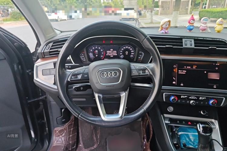 Audi Q3 2020 car image #12