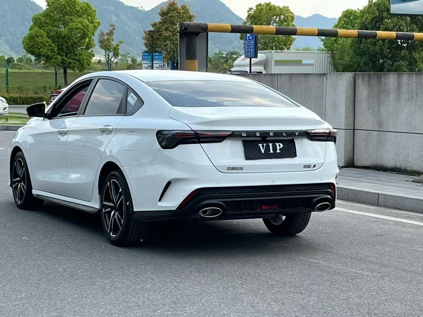 GEELY Binray 2025 car image #8