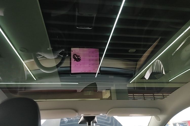 Tesla Model Y 2023 car image #18