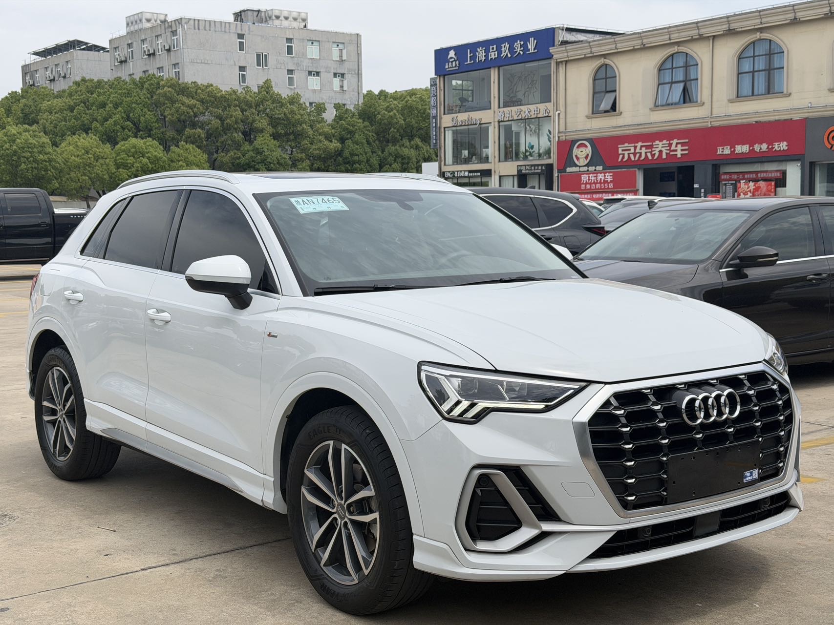 Audi Q3 2020 car image #3
