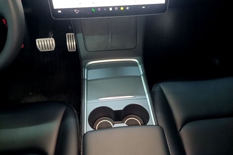 Tesla Model Y 2022 immagine di auto #14
