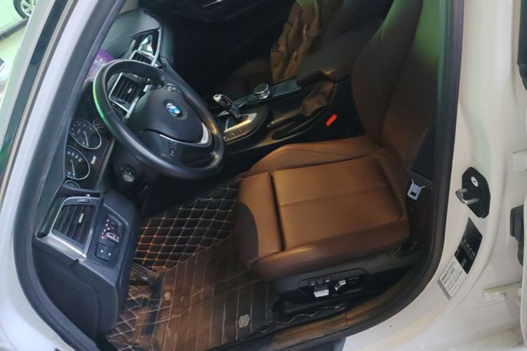 BMW 3 Series 2019 car image #15