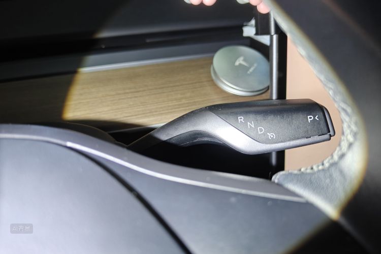 Tesla Model Y 2022 immagine di auto #16
