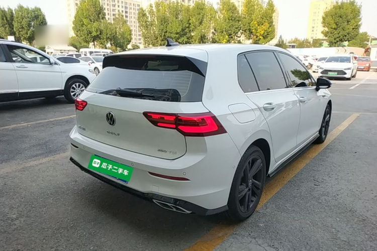 Volkswagen Golf 2022 car image #7