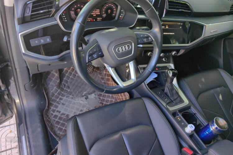 Audi Q3 2021 car image #12