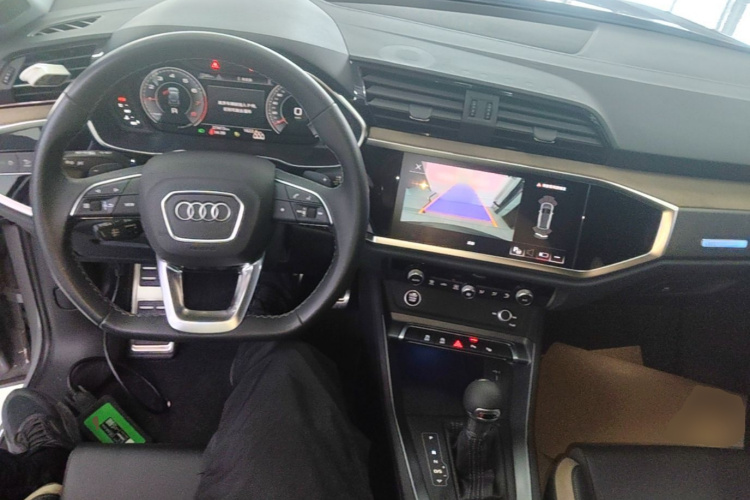 Audi Q3 2024 car image #10
