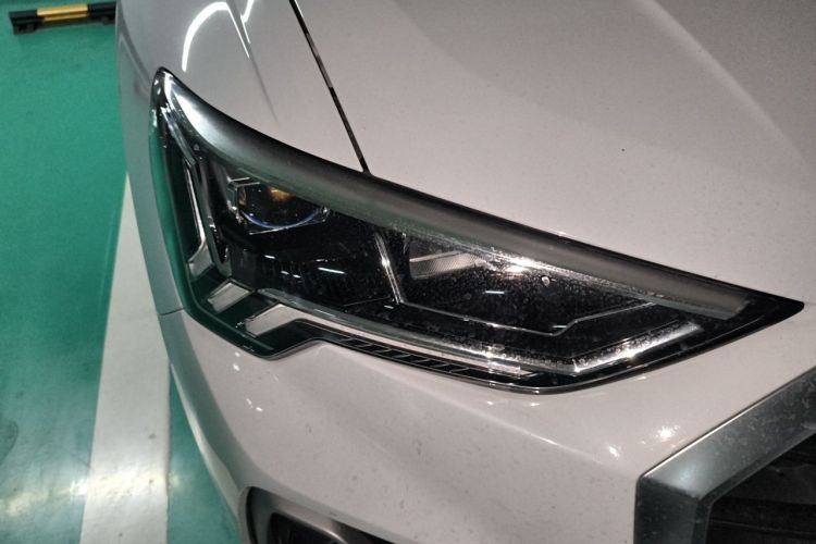 Audi Q3 2022 car image #8
