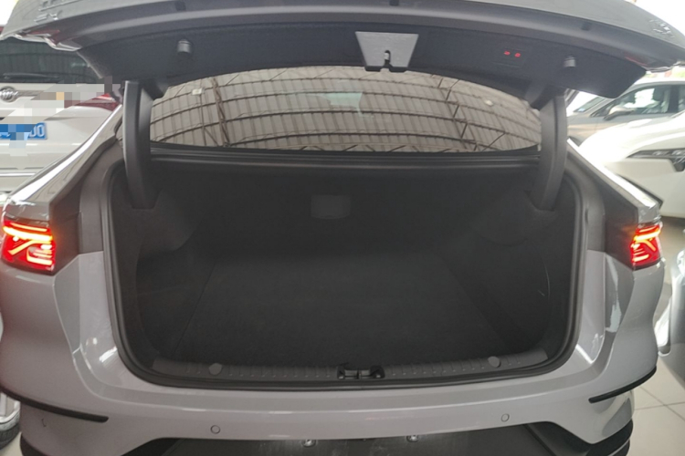 BYD Han 2025 car image #21