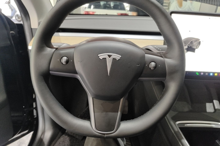 Tesla Model Y 2023 #11 Tesla Model Y 2023 immagine di auto #11