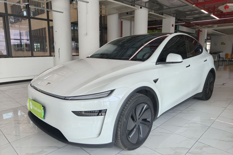 Tesla Model Y 2025 #2 Tesla Model Y 2025 car image #2