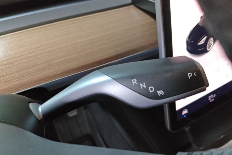 Tesla Model 3 2023 car image #14