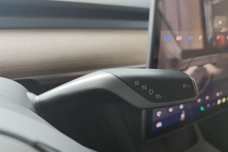 Tesla Model Y 2022 #14 Tesla Model Y 2022 car image #14