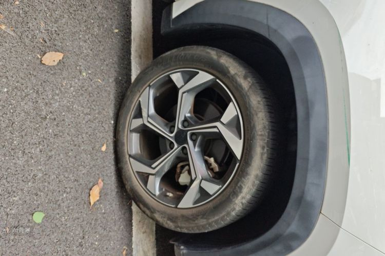 GEELY Boyue L 2023 immagine di auto #9