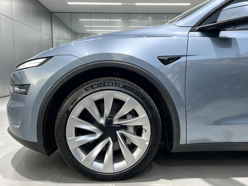 Tesla Model Y 2025 #4 Tesla Model Y 2025 immagine di auto #4