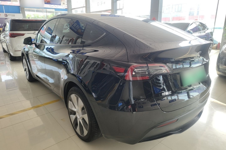 Tesla Model Y 2023 #5 Tesla Model Y 2023 car image #5