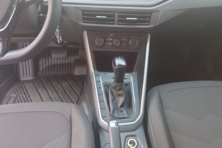 Volkswagen Polo 2021 car image #19