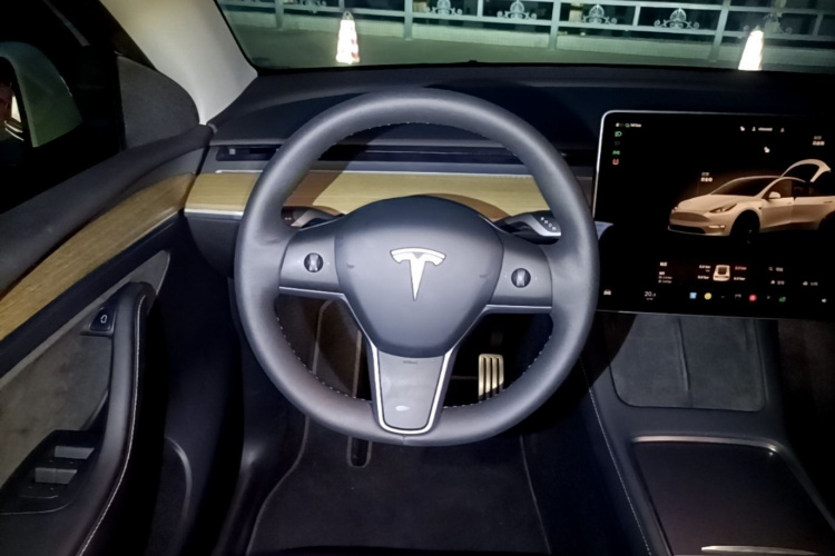 Tesla Model Y 2023 #11 Tesla Model Y 2023 immagine di auto #11
