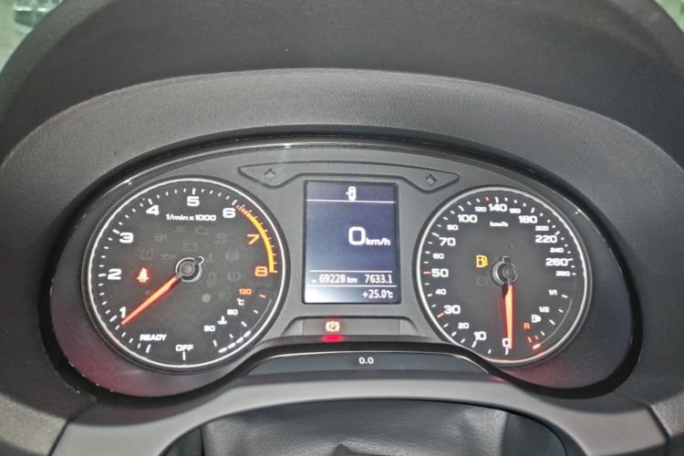 Audi A3 2019 car image #12