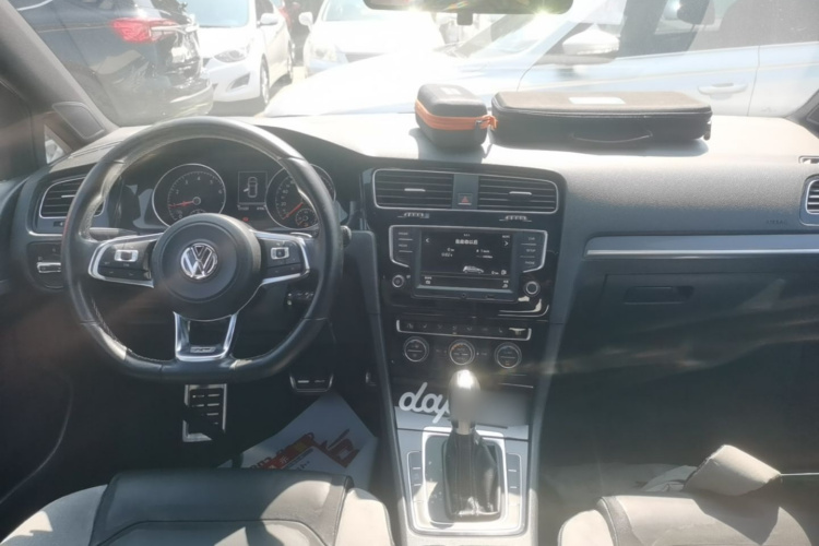 Volkswagen Golf 2015 car image #11