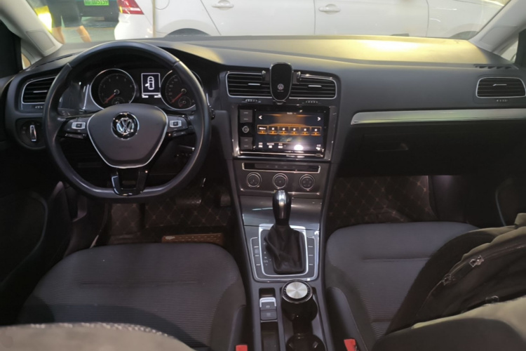Volkswagen Golf 2020 #10 Volkswagen Golf 2020 car image #10