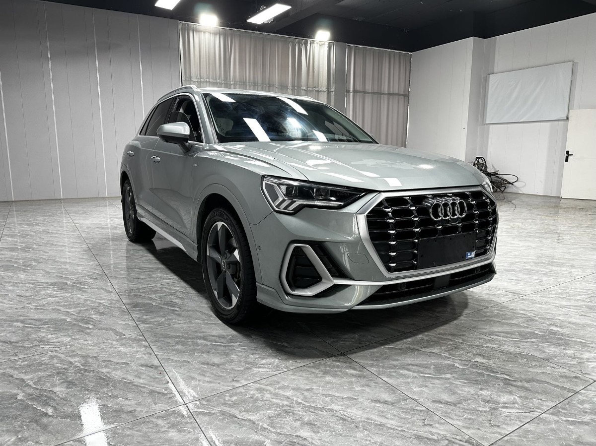 Audi Q3 2021 car image #3