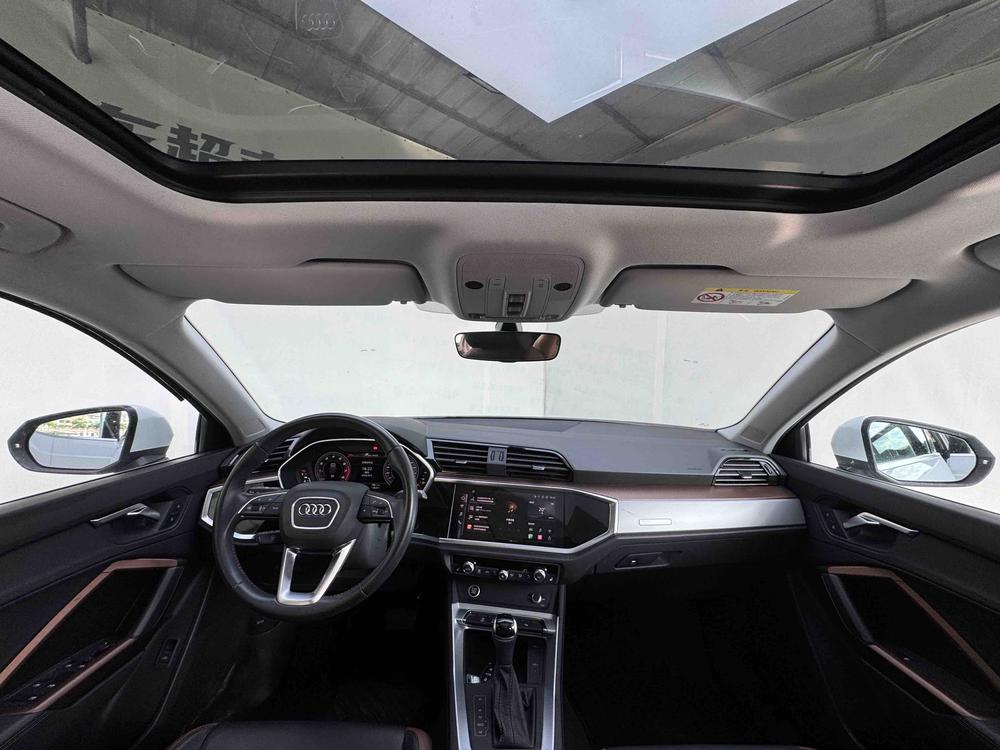 Audi Q3 2022 car image #24