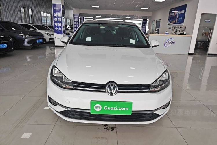 Volkswagen Golf 2018 car image #3