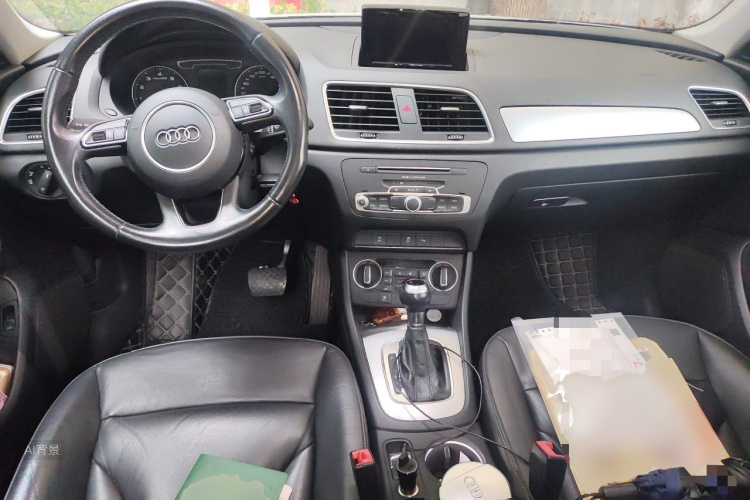 Audi Q3 2017 car image #11