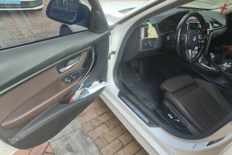 BMW 3 Series 2019 car image #18