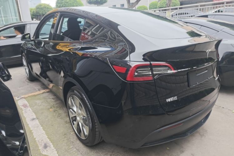 Tesla Model Y 2023 #5 Tesla Model Y 2023 car image #5