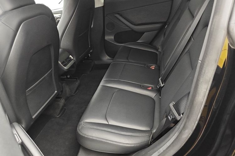 Tesla Model Y 2022 car image #17
