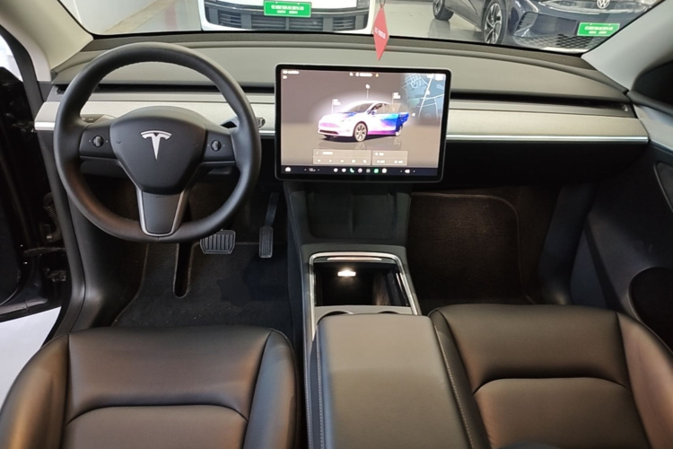 Tesla Model Y 2024 #11 Tesla Model Y 2024 car image #11