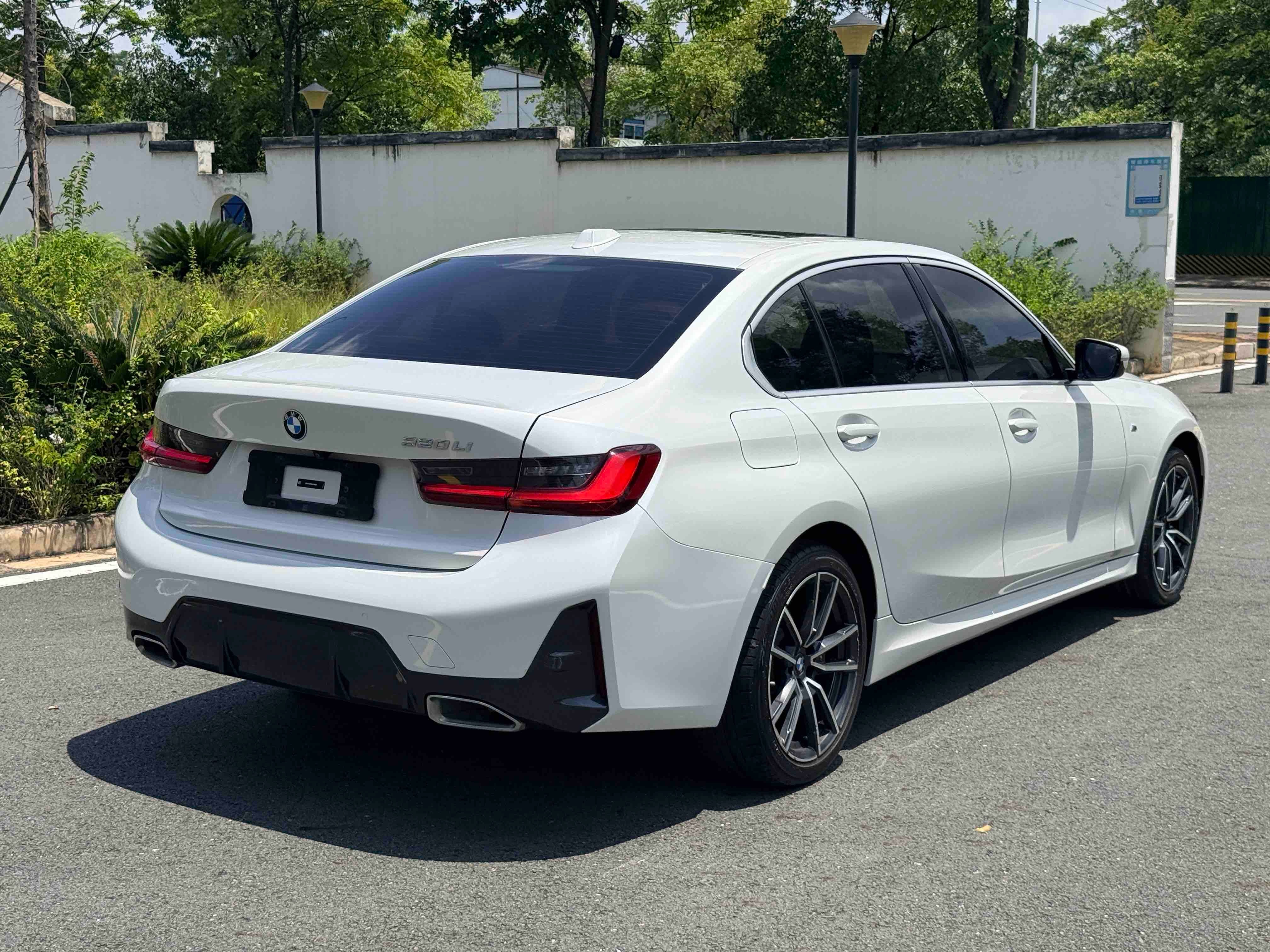 BMW 3 Series 2023 #11 BMW 3 Series 2023 car image #11